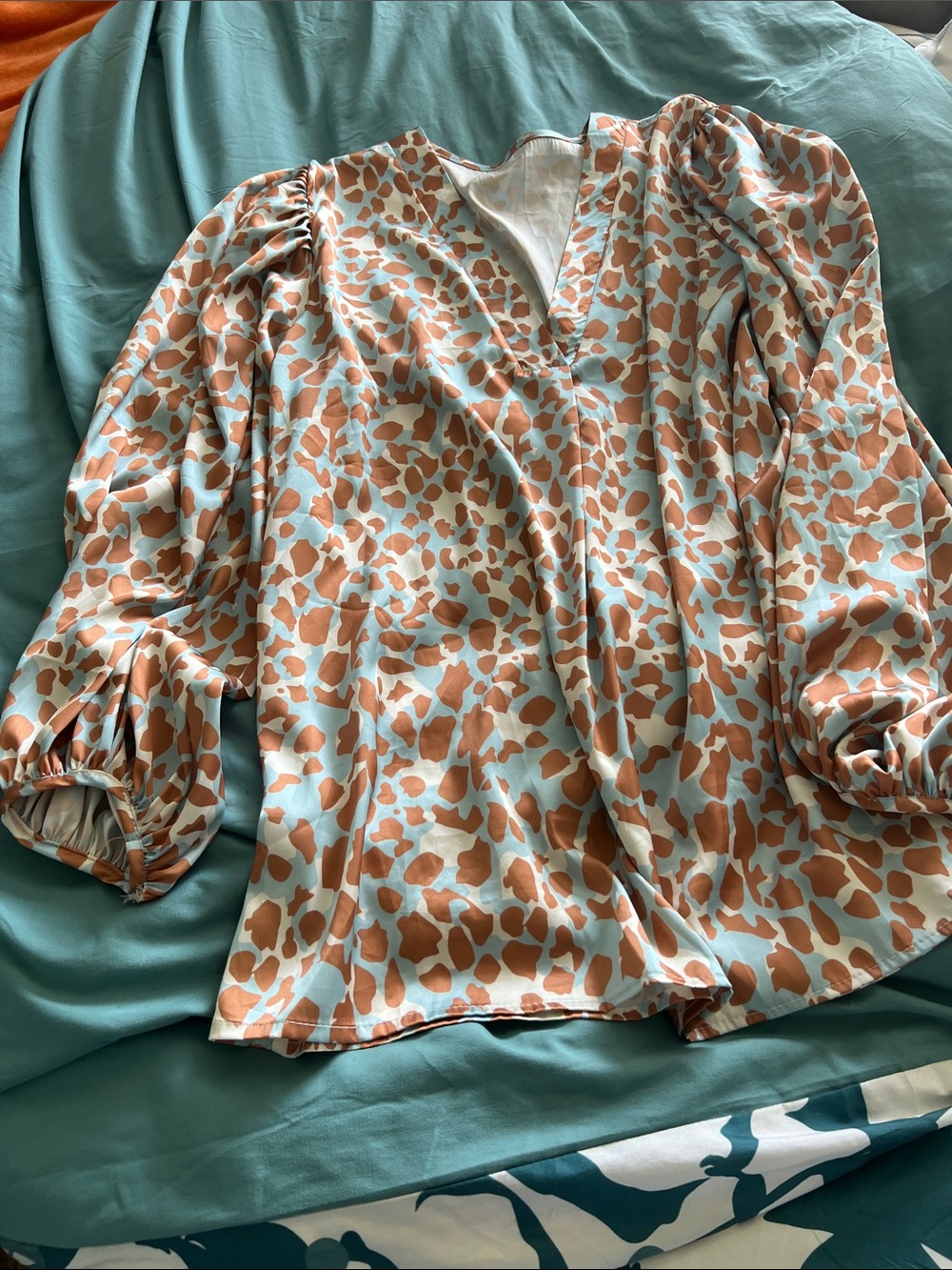 Source Unknown Aqua and Tan Puff-Sleeve V-Neck Blouse